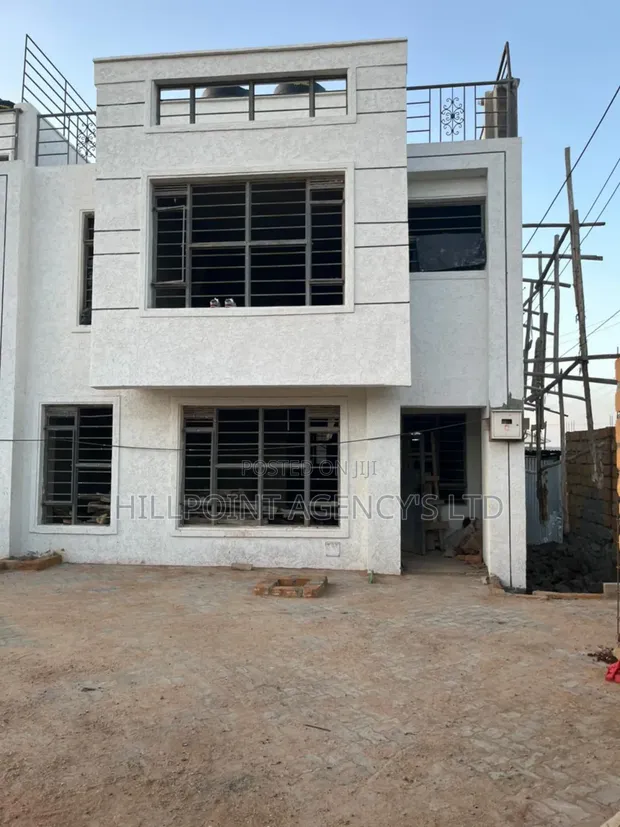 4bdrm Townhouse/Terrace in Vet, Ebulbul for sale
