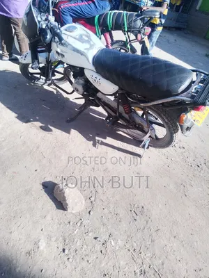 Bajaj Boxer 150 UG 2023 White