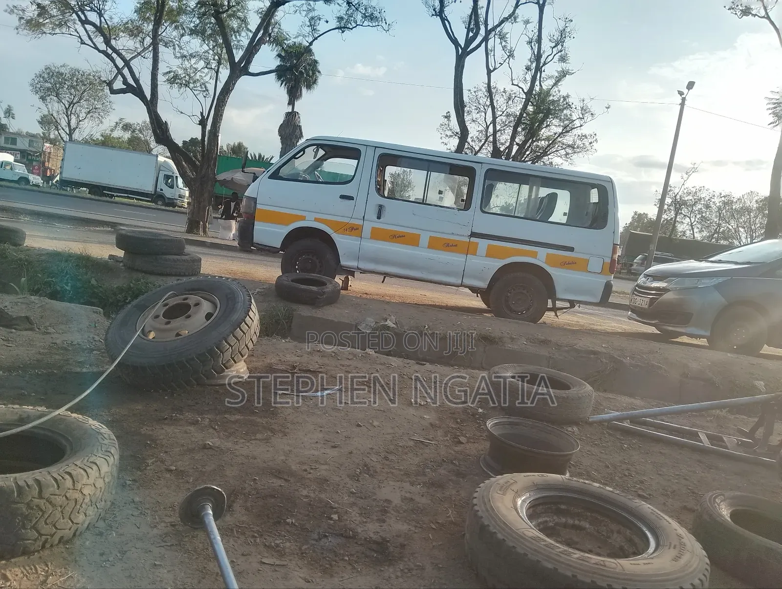 Toyota HiAce 2002 White