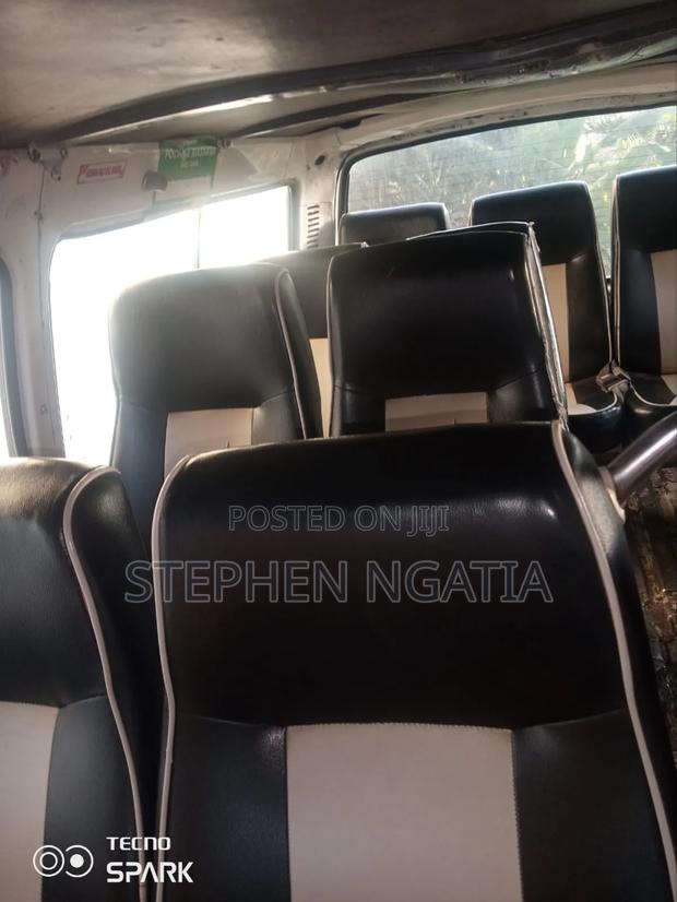 Toyota HiAce 2002 White - thumbnail 5