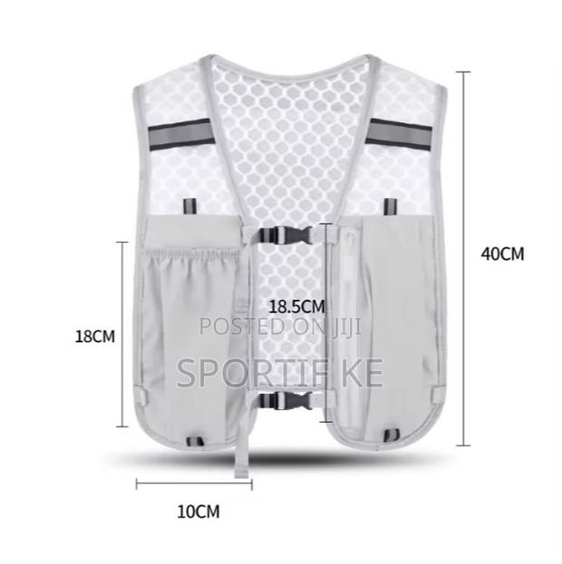 Black Lightweight Hydration Running Vest - thumbnail 2