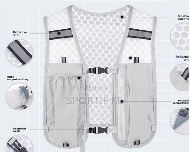 Black Lightweight Hydration Running Vest - thumbnail 3