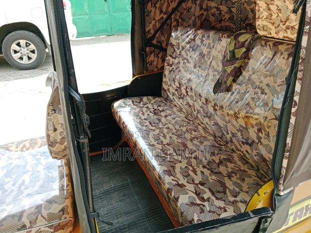 Bajaj 2018 Yellow - thumbnail 9