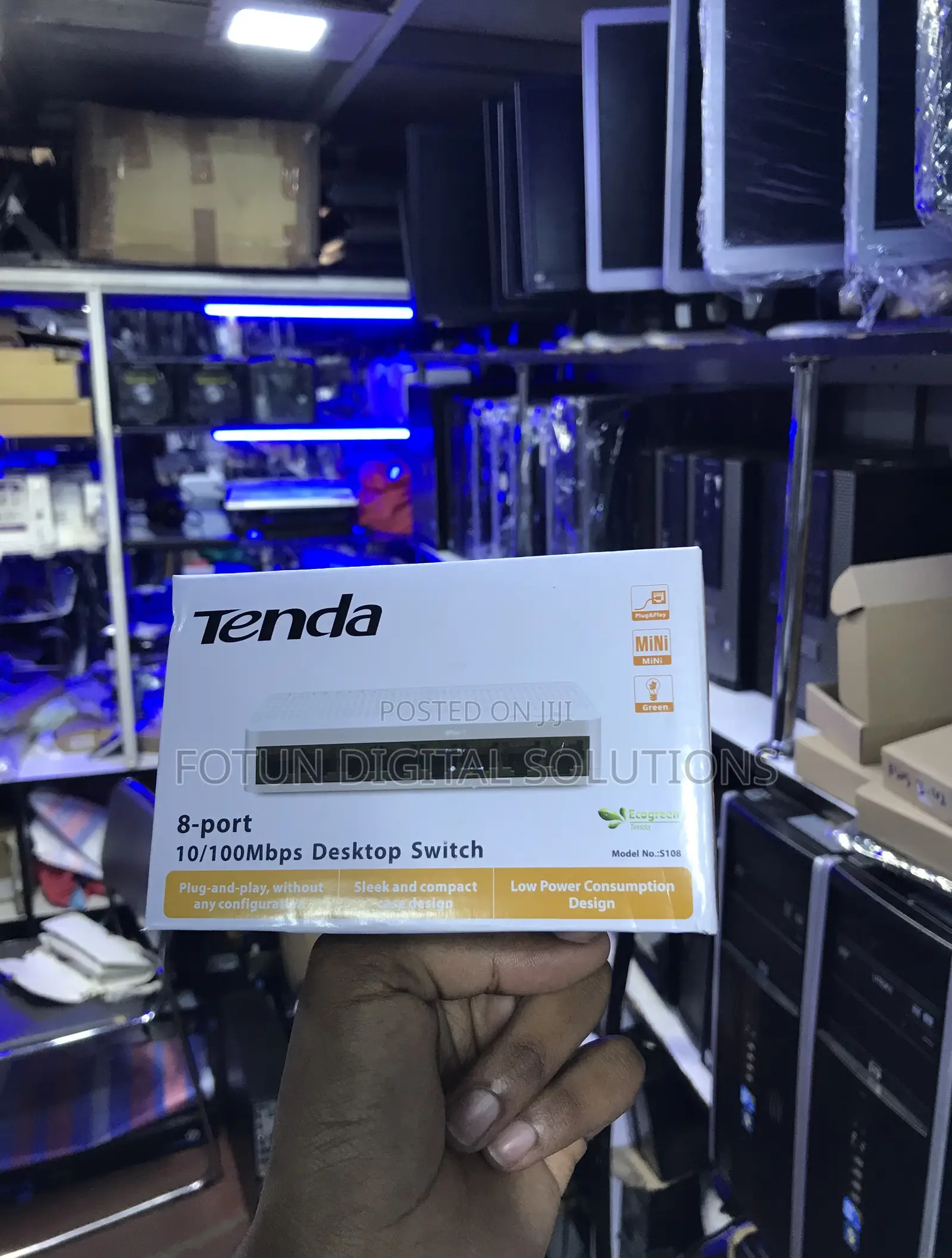 Tenda 8 Port Fast Ethernet Switch - 10/100 MBPS Desktop Network Hub