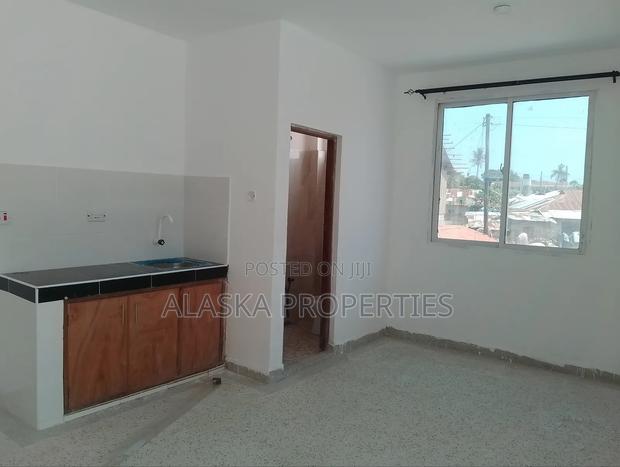 1bdrm Bedsitter in Mkomani, Nyali for rent - thumbnail 3