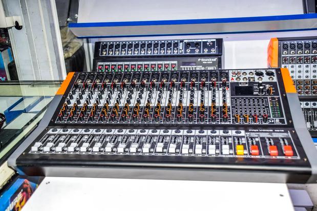 Pro Voice 16 Channel Powered Mixer - main view