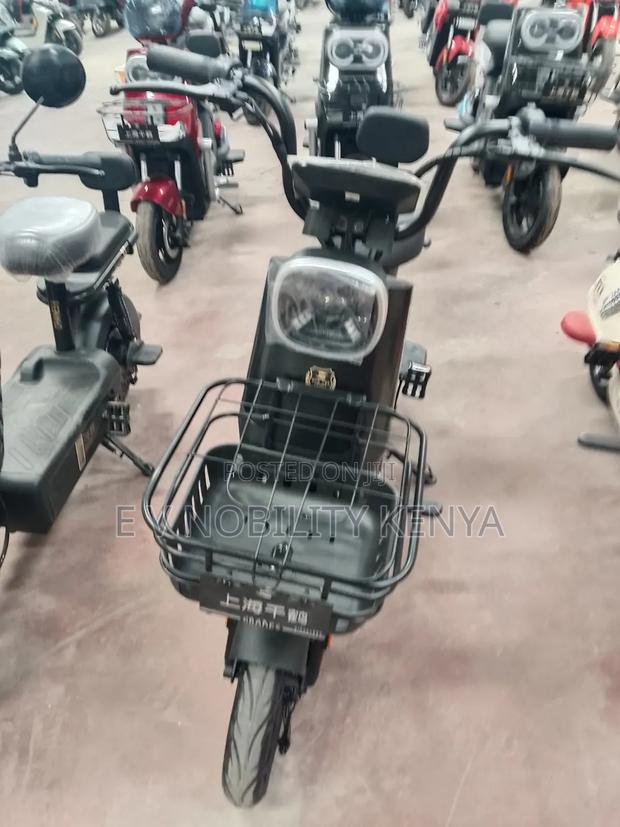 New Motorcycle 2025 Green - main view