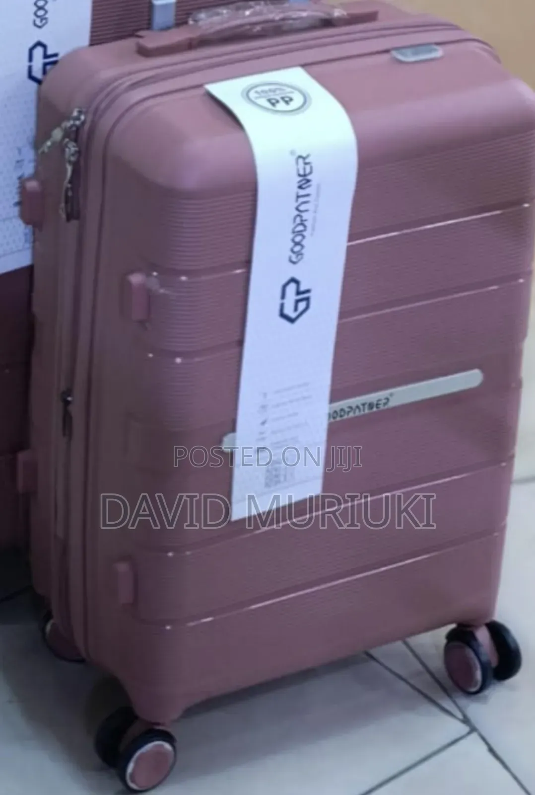 Executive 
4 in 1 Luxurious Unbreakable Suitcase