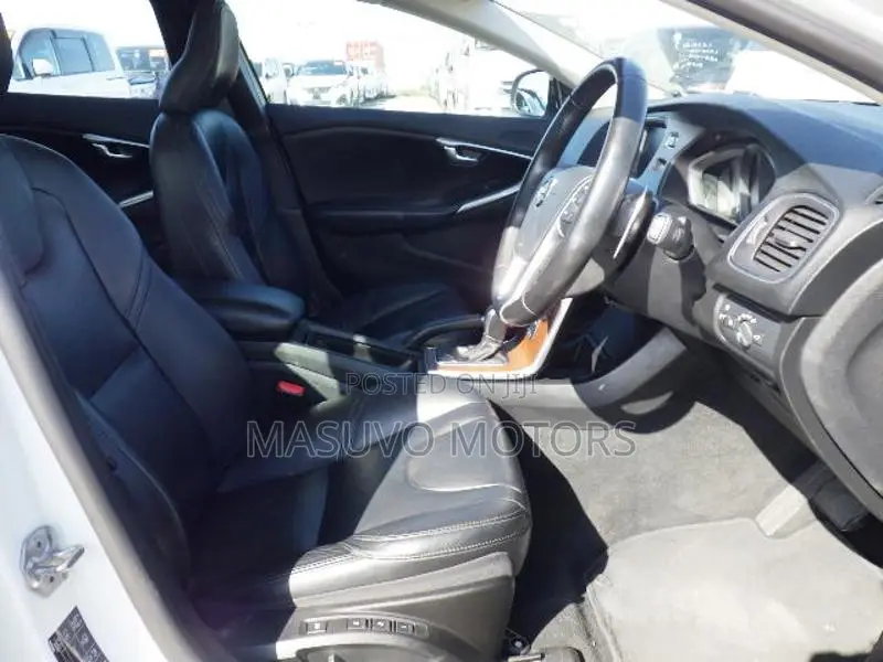 Volvo V40 2019 White