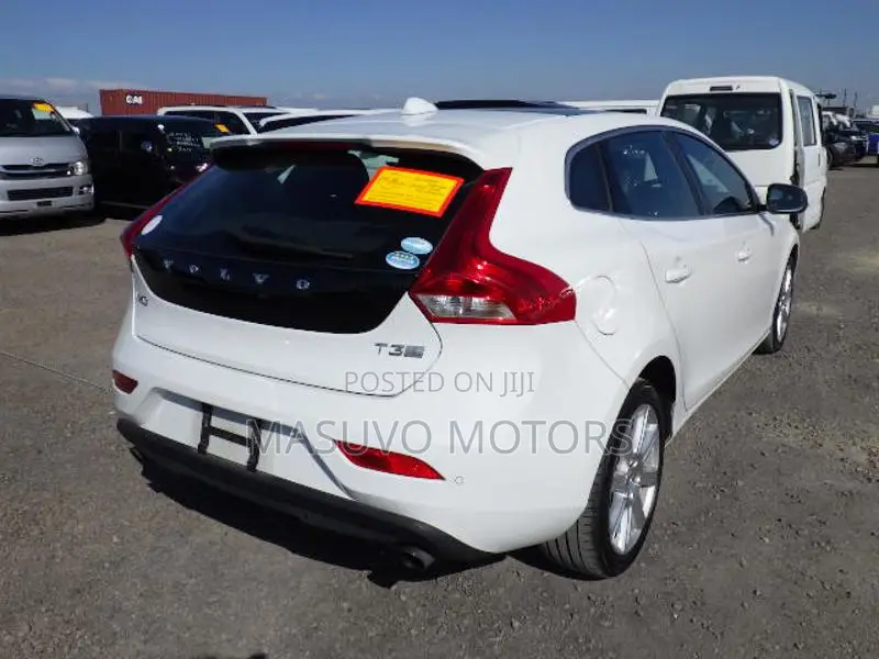 Volvo V40 2019 White
