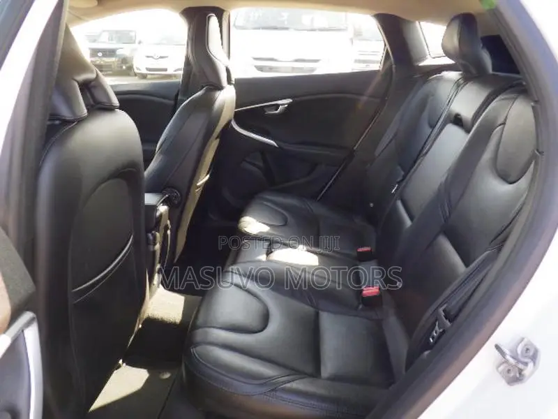 Volvo V40 2019 White