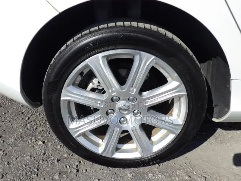 Volvo V40 2019 White
