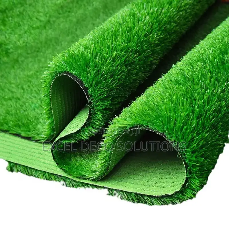 Pet-Friendly Grass Carpet – Clean, Safe and Odor-Free