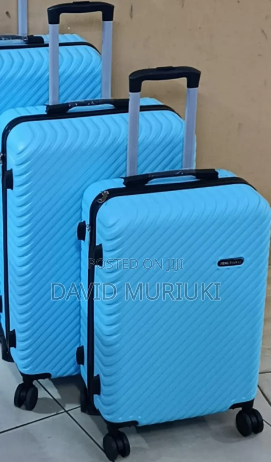 International 
3 in 1 Luxurious Fibre Suitcase