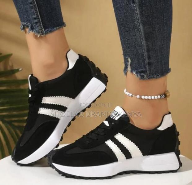 Stay Real Ladies Sneakers - thumbnail 3