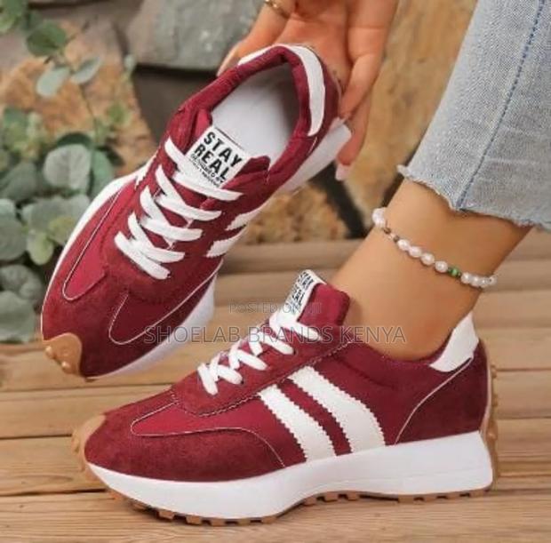 Stay Real Ladies Sneakers - thumbnail 4