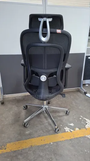 Ergonomic High-Back Mesh Office Chair With Headrest