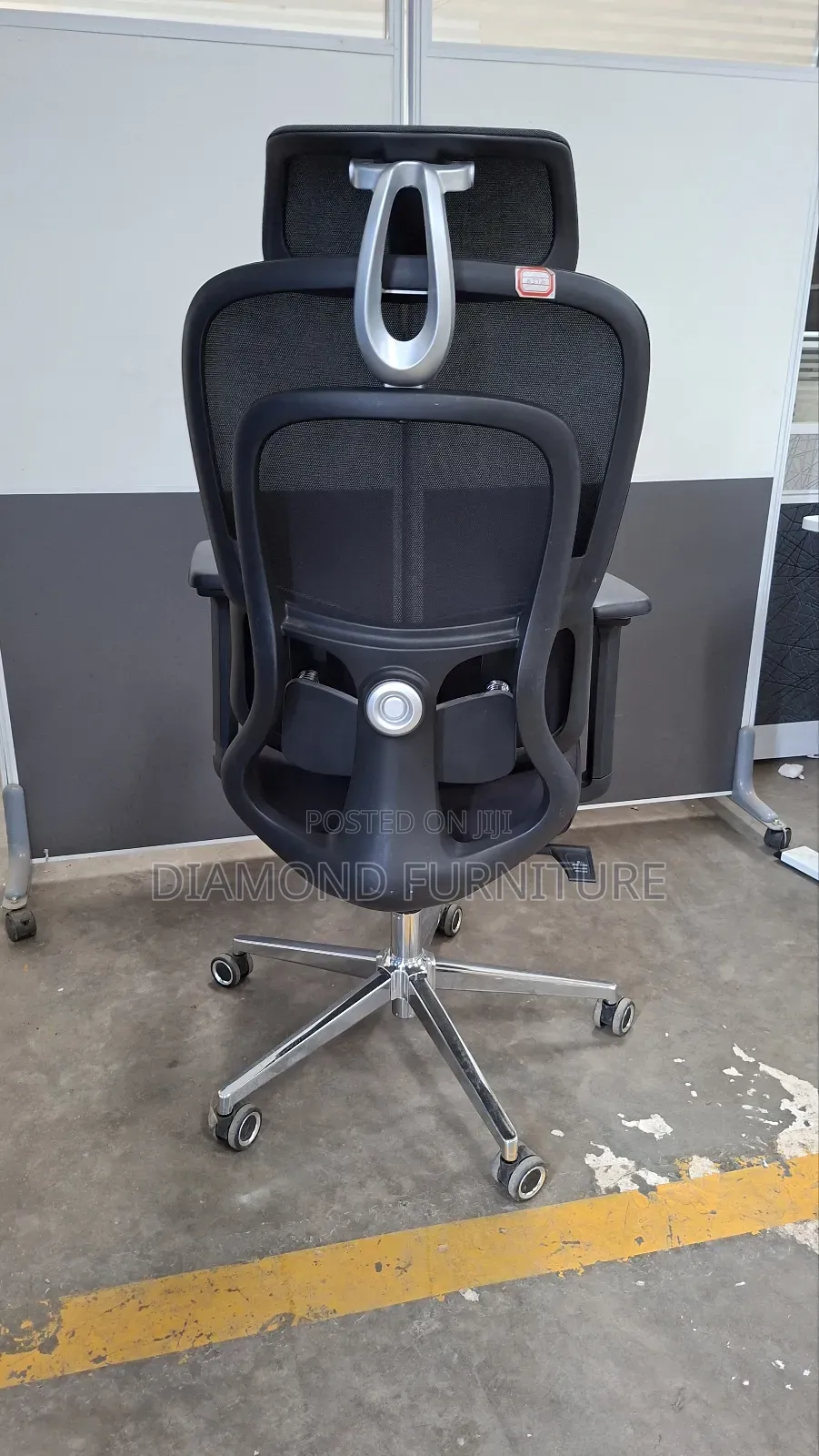 Ergonomic High-Back Mesh Office Chair With Headrest
