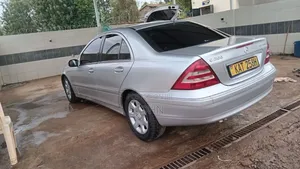 Mercedez Benz C200