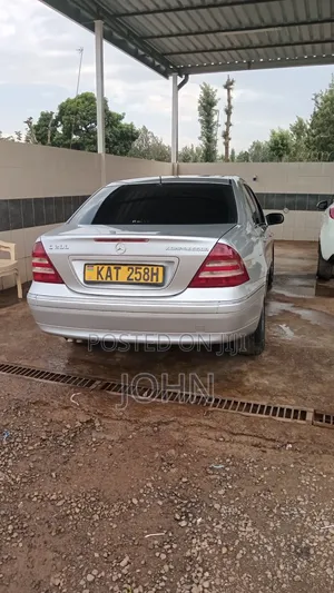 Mercedez Benz C200