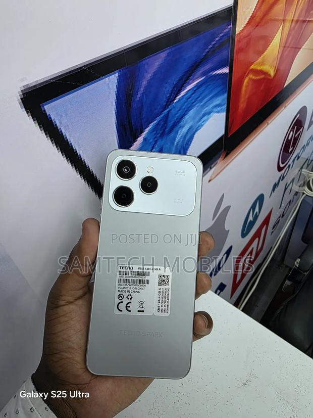 Tecno Spark 40 128 GB Silver - main view