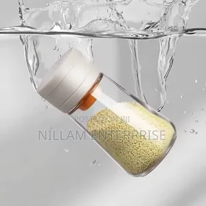 Moisture-Proof Glass Salt Shaker With Precise Measure*