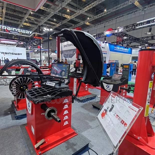 Ccommercial Wheel Balancer Machine for Commercial Duties.