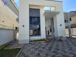 5bdrm House in Katani for sale