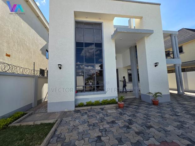 5bdrm House in Katani for sale