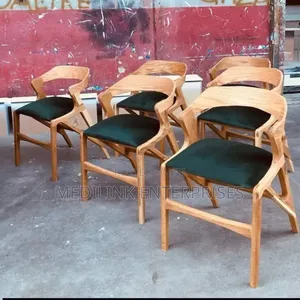 Round Curve Restaurant Chairs
