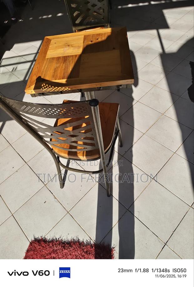 Restaurants Sets of 4 Chairs and 1 Square Table - main view