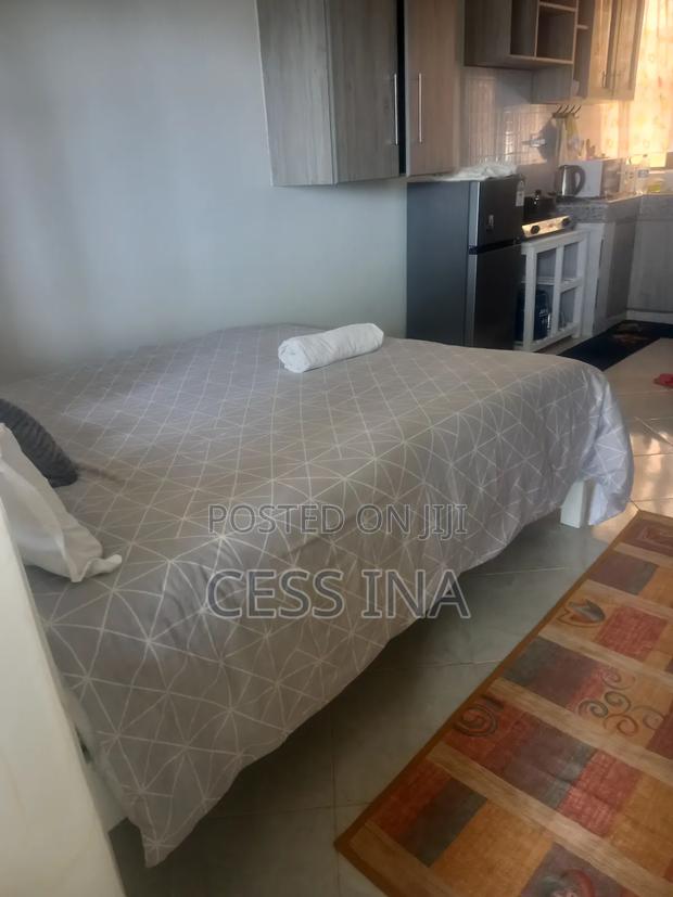 Studio Abnb at 2000 - thumbnail 9