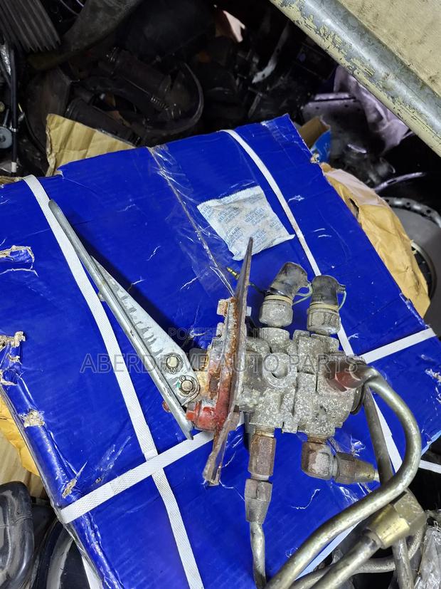 Footbrake Valve Isuzu FRR
