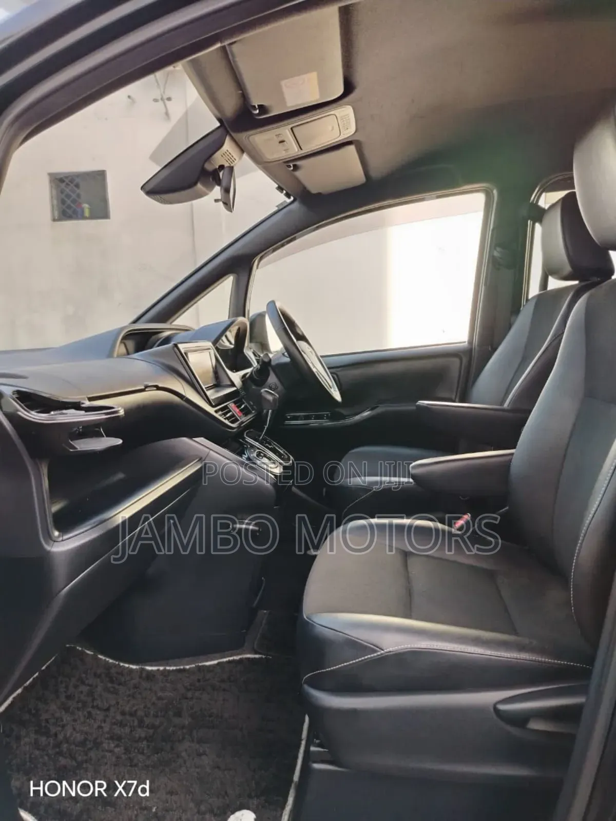 Toyota Noah 2.0 FWD (8 Seater) 2019 White