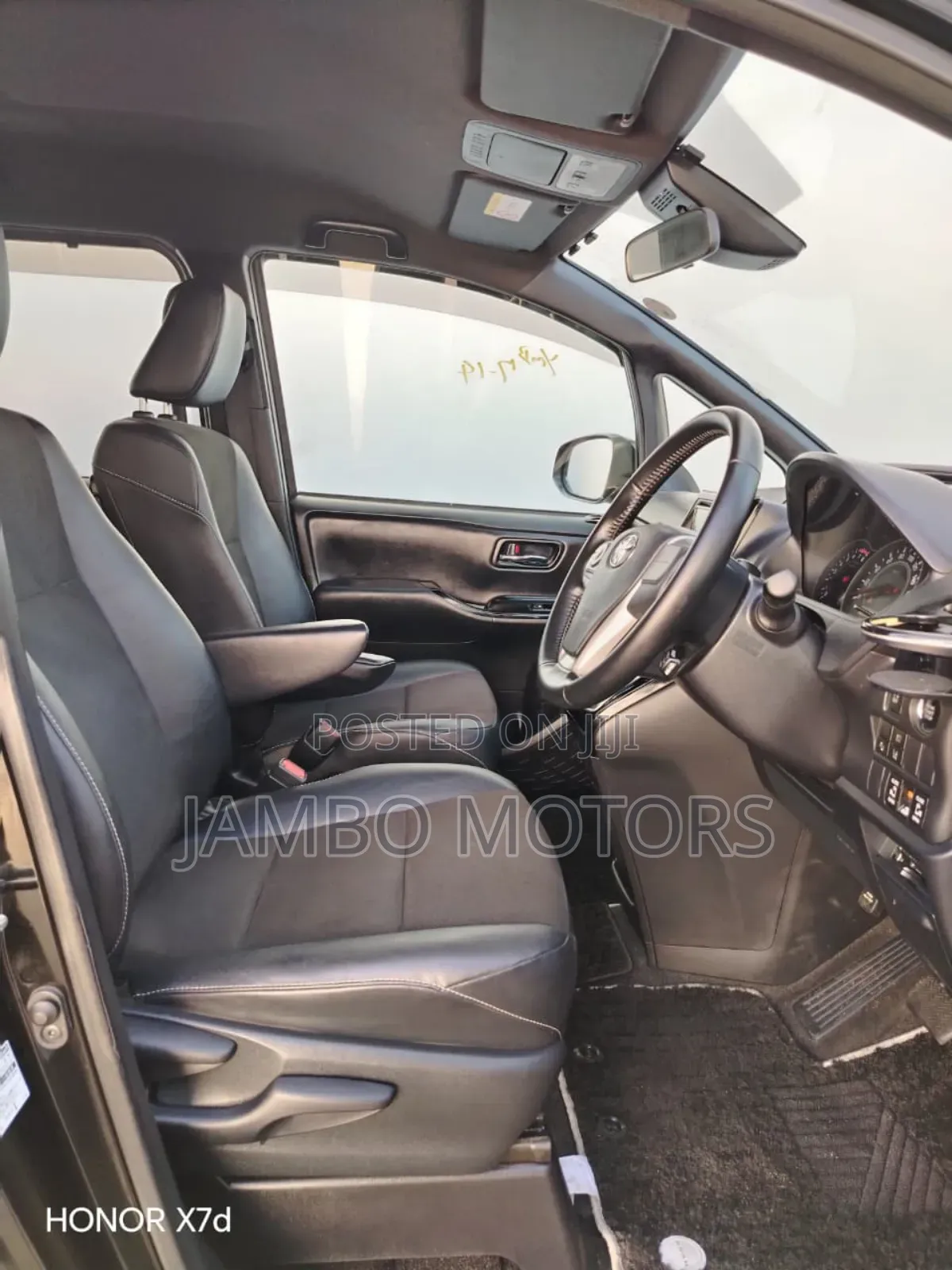 Toyota Noah 2.0 FWD (8 Seater) 2019 White