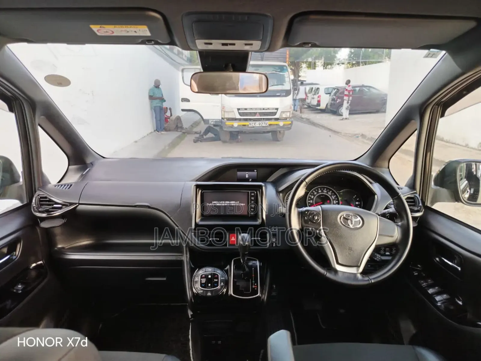 Toyota Noah 2.0 FWD (8 Seater) 2019 White