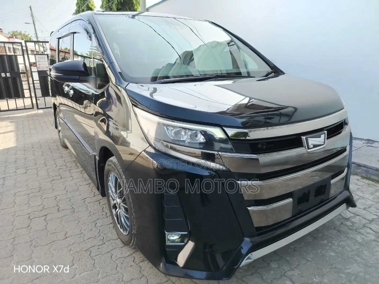 Toyota Noah 2.0 FWD (8 Seater) 2019 White