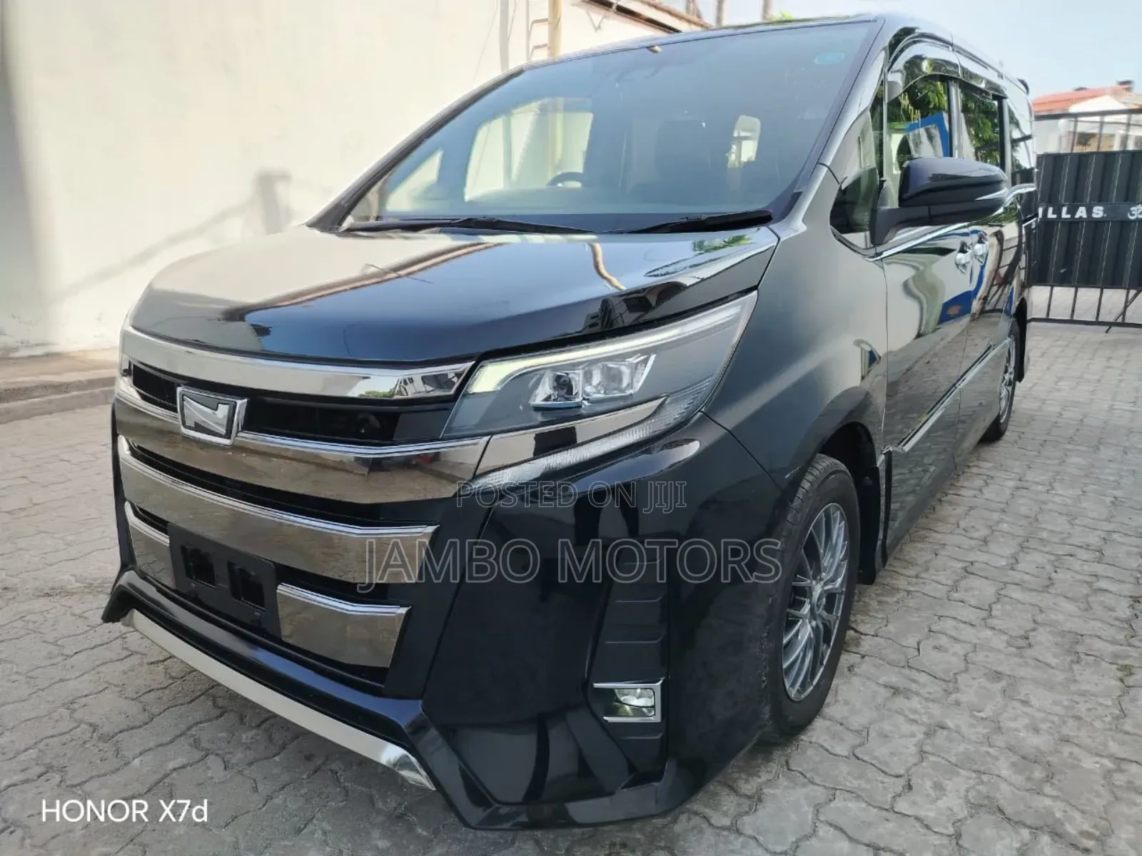 Toyota Noah 2.0 FWD (8 Seater) 2019 White