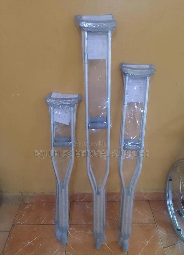 Medical Auxiliary / Under Arm Crutches for Mobility Support - thumbnail 2