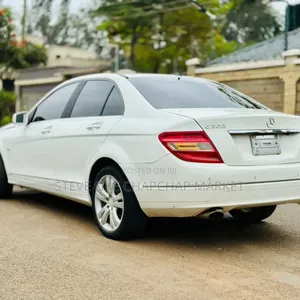 Mercedes-Benz C200 2010 White