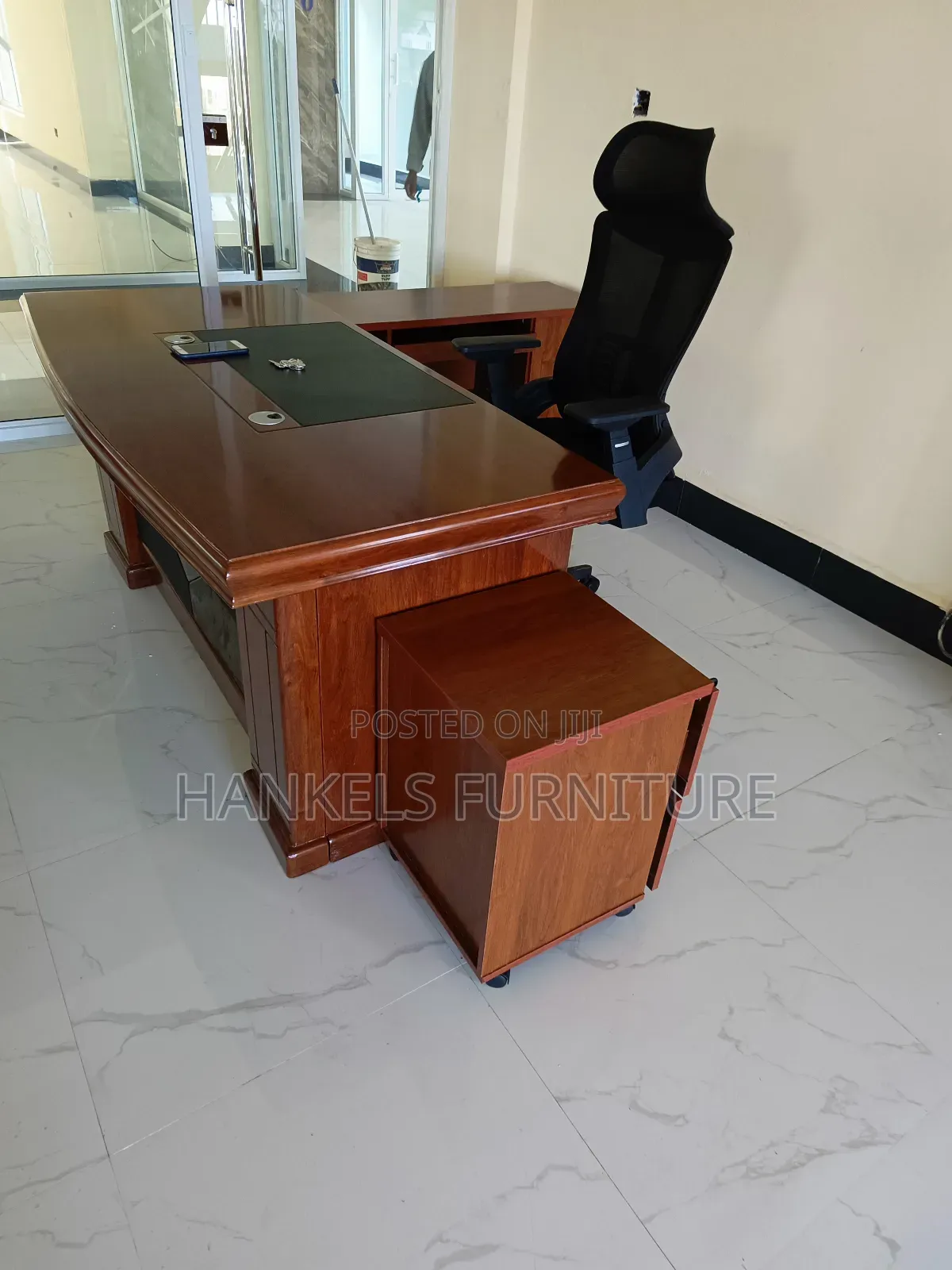 Executive L-Shape Office Desk With Pedestal Side Drawers