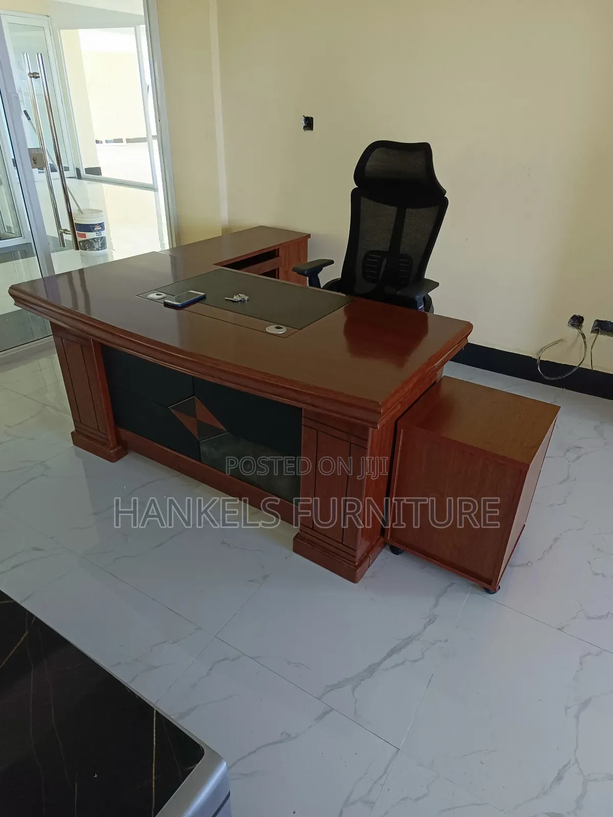 Executive L-Shape Office Desk With Pedestal Side Drawers