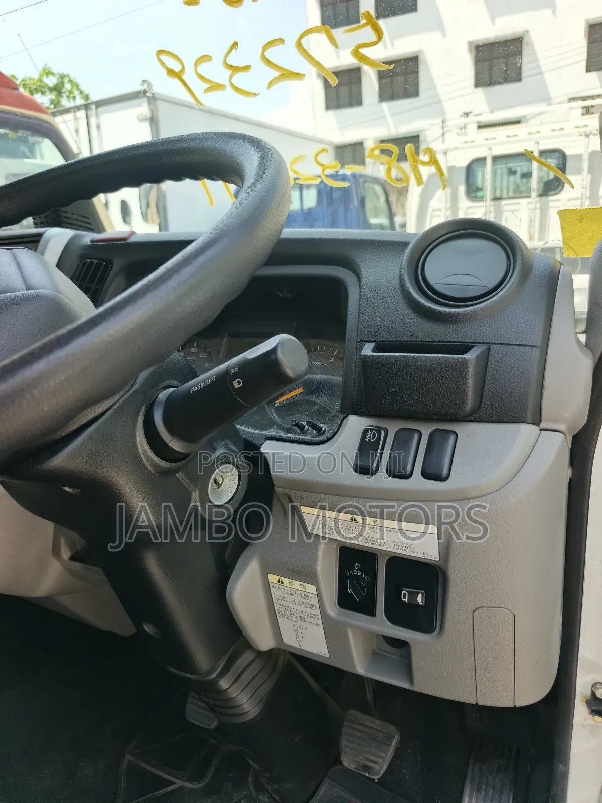 Nissan Caravan (Urvan) 2019 White