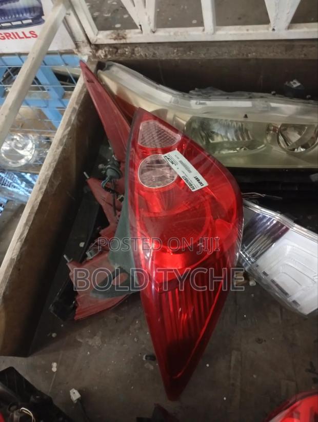 Nissan Tiida Station Wagon Taillight (Old) - main view