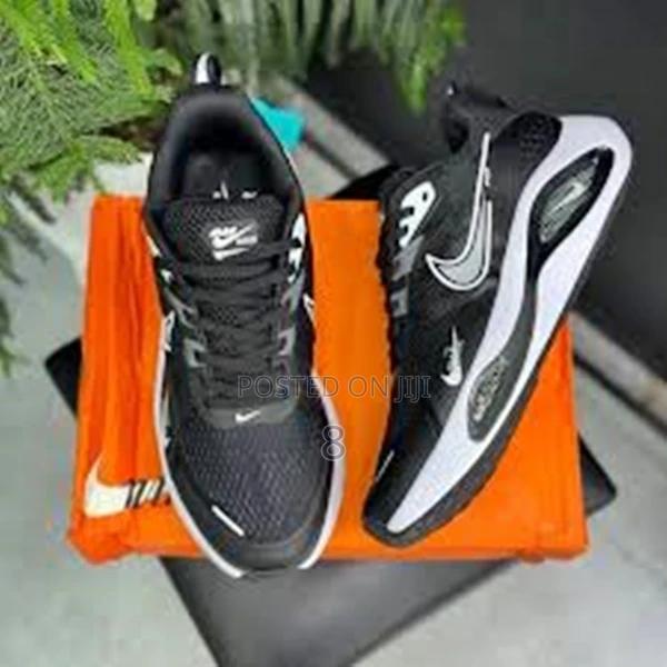 Nike Air Zoom Motionfit Lightweight Trainers - thumbnail 2
