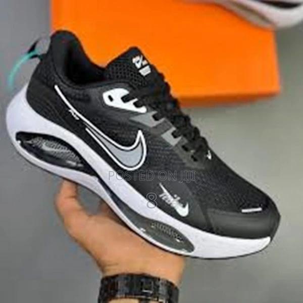 Nike Air Zoom Swiftstride Sports Sneakers