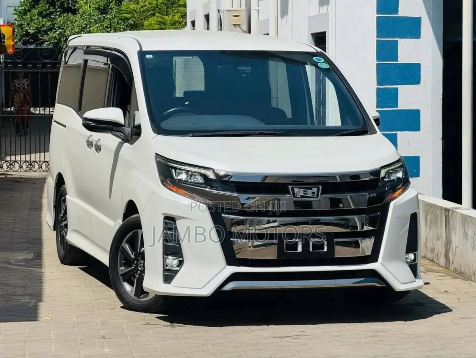 Toyota Noah 2.0 FWD (8 Seater) 2019 White
