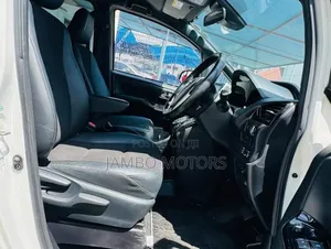Toyota Noah 2.0 FWD (8 Seater) 2019 White