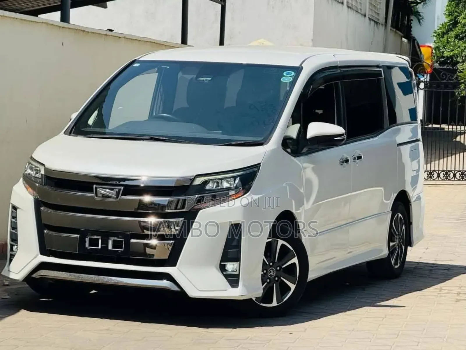 Toyota Noah 2.0 FWD (8 Seater) 2019 White