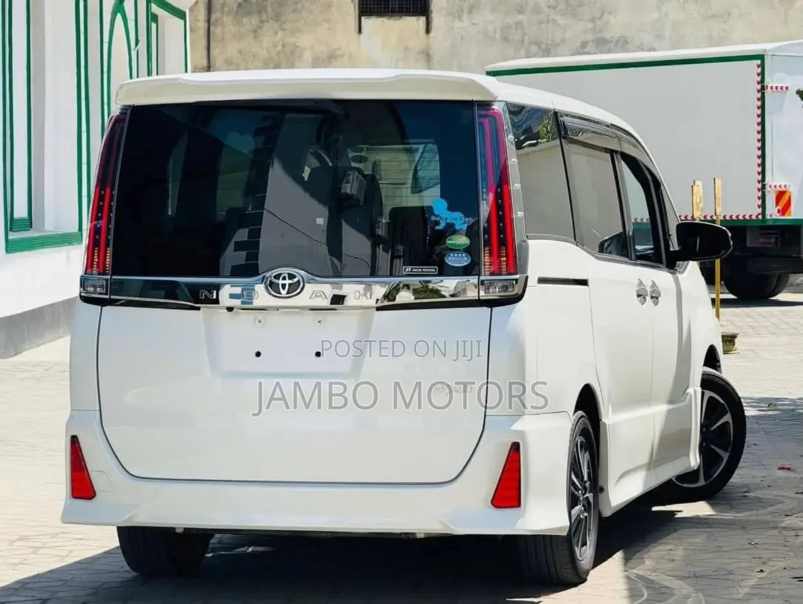 Toyota Noah 2.0 FWD (8 Seater) 2019 White